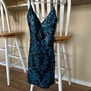 Beautiful teal sequin dress by Windsor Size small. NWT perfect for homecoming